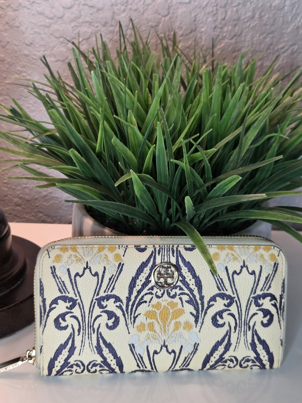 Tory Burch Kerrington Baroque Floral Zip Around Continental Wallet EUC